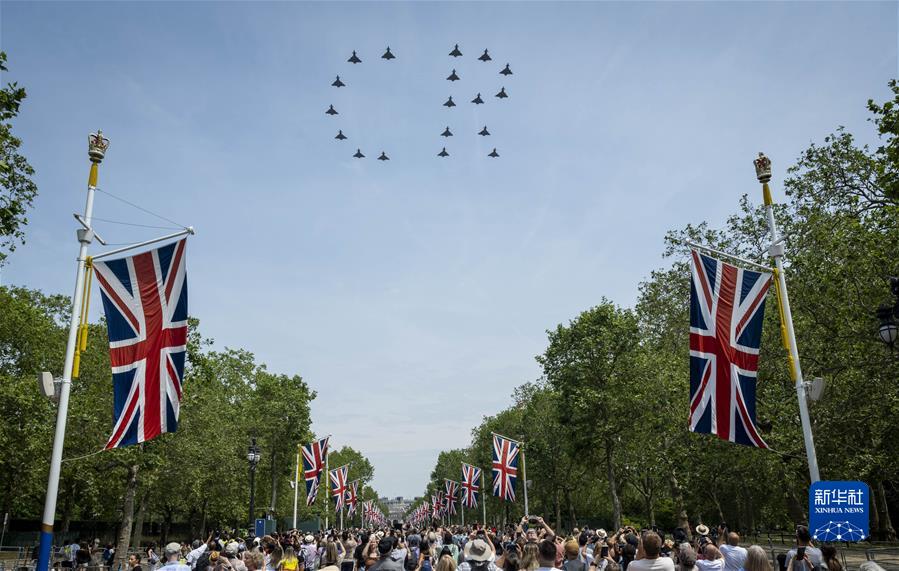 （國際&middot;一周看天下）英國舉行皇家閱兵式慶祝國王官方生日