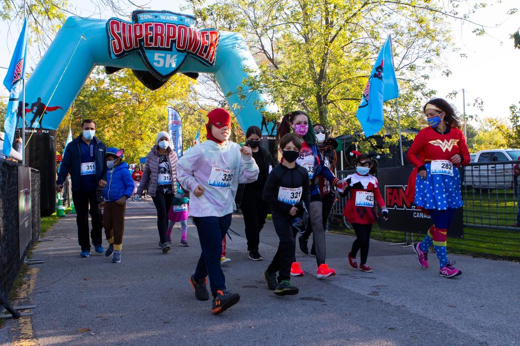 加拿大：&ldquo;變裝&rdquo;長跑