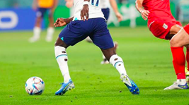 不為人知的細節&mdash;&mdash;好好的足球襪為啥剪破洞？